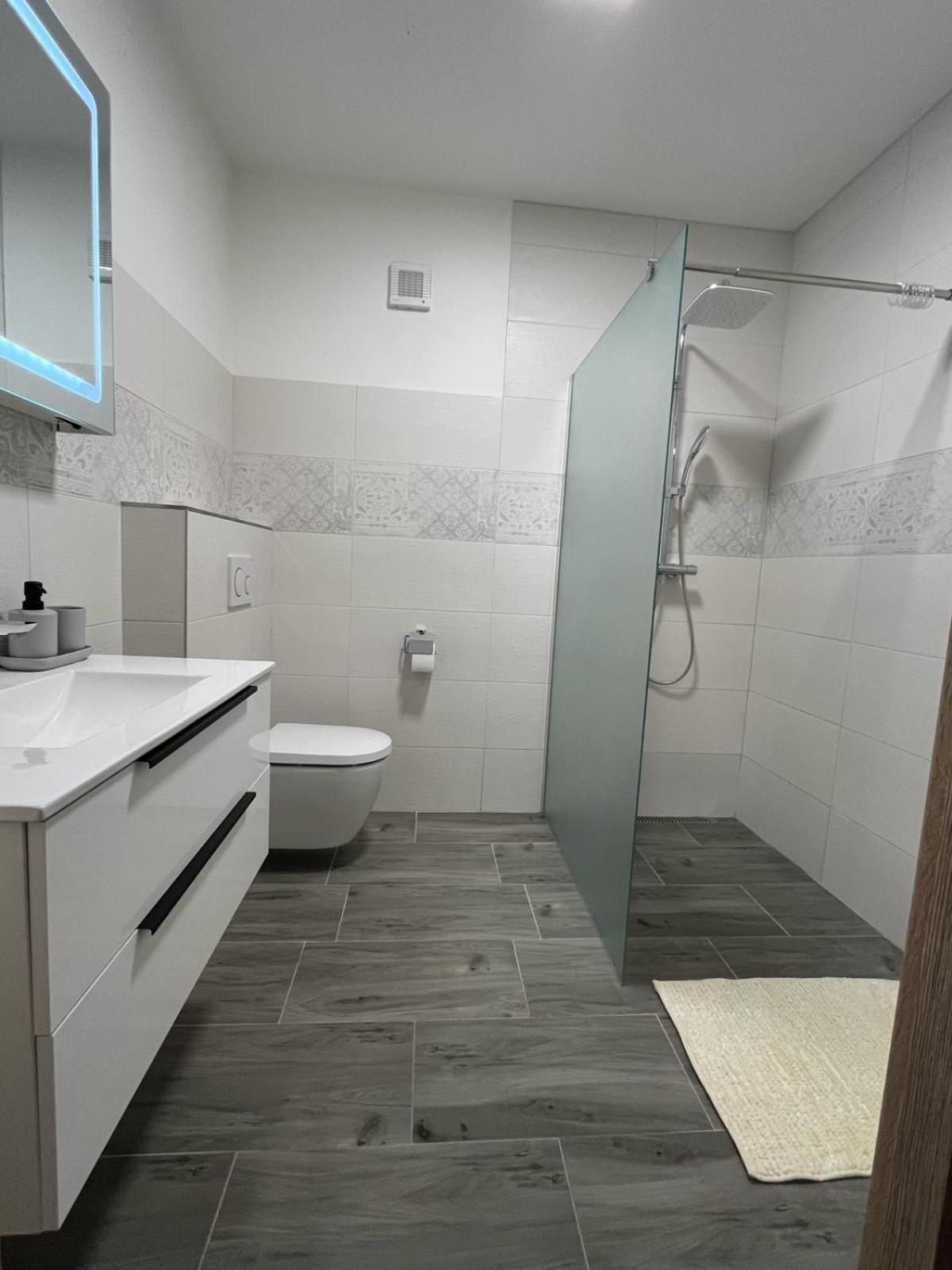Apartman Kuga Микулов Екстериор снимка